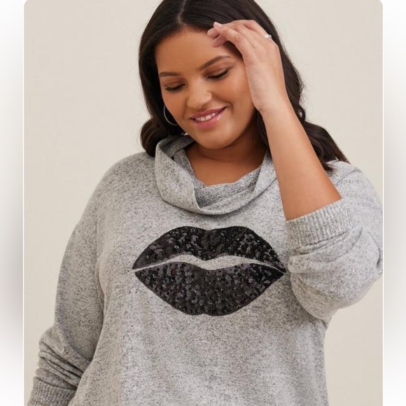 Lips Relaxed Fit Super Soft Plush Sequin Pullover Tunic Sweatshirt - Picture 4 of 8